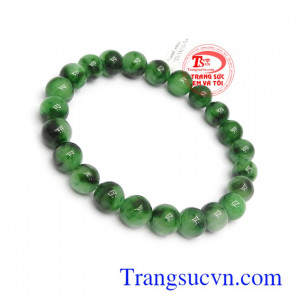 Chuỗi tay phỉ thúy hưng vượng tôn lên sự sang trọng, quý phái cho phái đẹp