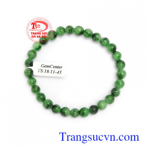 Chuỗi tay phỉ thúy là món đồ trang sức và phong thủy được nhiều người ưa chuộng.