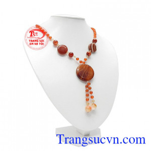 Chuỗi cổ mã não quý phái thích hợp cho các mẹ các bà trong những dịp quan trọng.