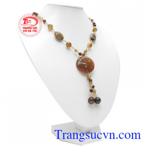 Chuỗi cổ mã não thịnh vượng mang phong cách trang nhã, sang trọng và đẳng cấp.