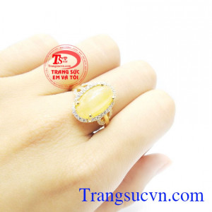 Nhẫn nữ sapphire đẹp quý phái được chế tác từ vàng 14k, bảo hành 12 tháng, giao hàng nhanh trên toàn quốc