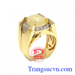 Nhẫn nam saphia đẳng cấp là sản phẩm đá saphia thiên nhiên, có giấy kiểm định