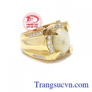 Nhẫn nam saphia thiên nhiên được chế tác từ vàng 14k, bảo hành 1 năm, giao hàng nhanh trên toàn quốc