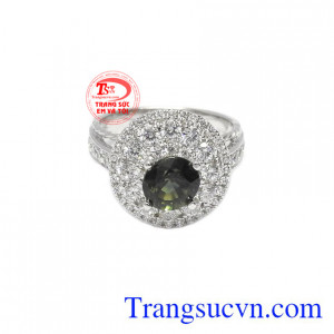 Sản phẩm thiết kế sang trọng và quý phái mang đến cho người đeo một sản phẩm đẳng cấp.