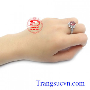 Nhẫn nữ đá quý vàng trắng thời trang