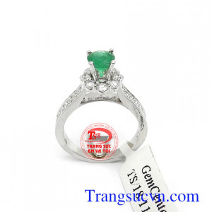 Nhẫn nữ Emerald 14k phát tài được coi là lá bùa hộ mệnh cho người đeo, có tác dụng mang lại may mắn, sức khỏe và thành công