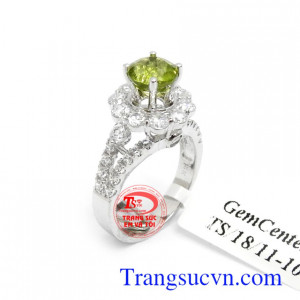 Nhẫn nữ vàng trắng Peridot đại cát 14k kiểu dáng thời trang, sang trọng và độc đáo phù hợp thị hiếu phái đẹp