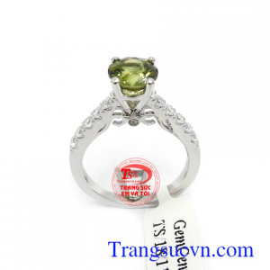 Nhẫn nữ Sapphire hạnh phúc 14k với Sapphire là viên đá biểu tượng của tình yêu, hôn nhân bền vững, sự giàu có và lòng chung thủy