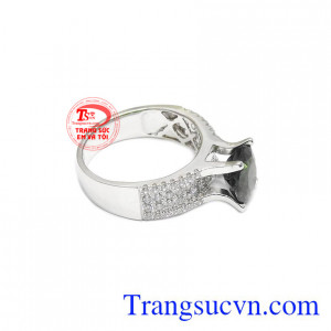 Sản phẩm có giấy kiểm định đá quý.