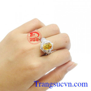 Nhẫn nữ sapphir bảo hành uy tín, giao hàng toàn quốc.