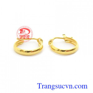 Hoa tai vàng 10k dịu dàng kiểu dáng nhỏ xinh, sắc nét, mang lại sự duyên dáng, dịu dàng và sang trọng cho phái đẹp