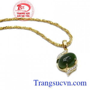 Mặt dây chuyền nephrite thiên nhiên
