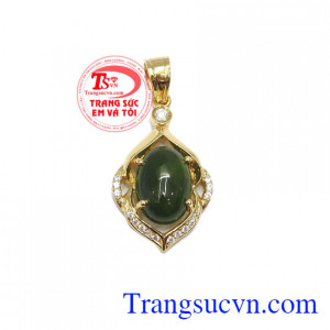 Mặt dây nephrite hoàng gia là sản phẩm đẹp, ngọc bích nephrite cao cấp
