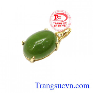 Ngọc bích đem lại nhiều may mắn và sức khỏe. Mặt dây nephrite may mắn