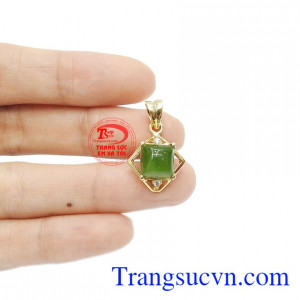 Với thiết kế nhỏ xinh, sang trọng giúp cho bạn gái luôn tỏa sáng. Mặt dây nepherite tinh tế