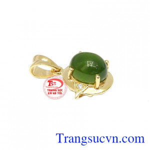 Mặt dây chế tác từ ngọc cẩm thạch thiên nhiên và vàng tây 14k.