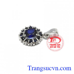 Mặt dây chuyền Sapphire bọc vàng quý phái tinh tế, đeo hợp phong thủy