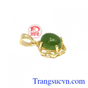 Thiết kế tinh tế, sang trọng sẽ giúp cho người phụ nữ thêm tỏa sáng. Mặt dây nepherite quý phái