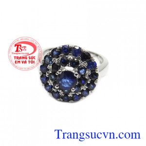Đá sapphire thiên nhiên màu xanh mang lại sự giàu sang, thịnh vượng