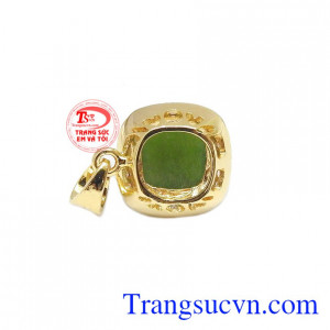 Mặt dây nepherite đẳng cấp được thiết kế vô cùng sang trọng tạo nên sức hấp dẫn cho người dùng. 