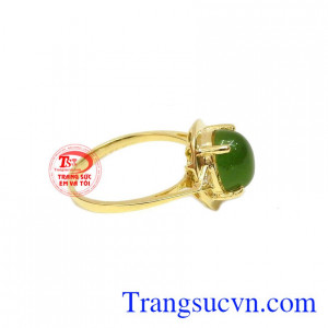 Nhẫn nepherite nữ hoàng được kết hợp từ ngọc cẩm thạch thiên nhiên và vàng tây 14k.