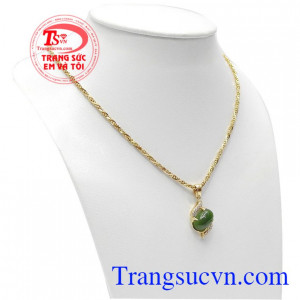 Ngọc nephrite thiên nhiên là biểu tượng của sự may mắn, sang trọng được nhiều người ưa thích
