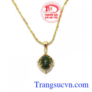 Ngọc nephrite thiên nhiên tốt cho sức khỏe, may mắn cho người đeo. Bộ dây nephrite hoàng gia