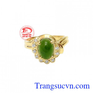 Sản phẩm chế tác từ ngọc cẩm thạch thiên nhiên và vàng tây 14k bền đẹp.