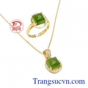 Sản phẩm mang phong cách sang trọng, tinh tế thích hợp làm quà tặng cho phái đẹp. Bộ trang sức nepherite duyên dáng