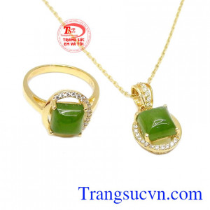 Bộ trang sức phong thủy hợp mệnh.