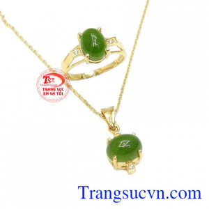 Bộ trang sức nepherite độc đáo mang phong cách mới lạ tạo sự trẻ trung, năng động cho người dùng.