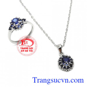 Bộ dây chuyền sapphire sang trọng là sản phẩm đá sapphire thiên nhiên, có giấy kiểm định