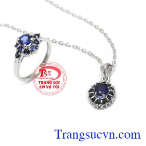Bộ dây chuyền sapphire sang trọng được phái đẹp ưa thích, đá sapphire mang ý nghĩa may mắn, thành công trong cuộc sống