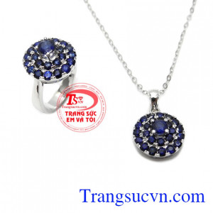 Bộ dây chuyền sapphire may mắn là sản phẩm đá sapphire thiên nhiên, có giấy kiểm định