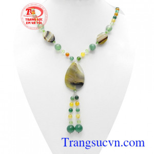 Chuỗi cổ mã não cát lộc đeo hợp thời trang và phong thủy, đá mã não là loại đá hộ mệnh, mang mã não như mang một lá bùa mang lại may mắn, tài lộc và hạnh phúc cho người đeo