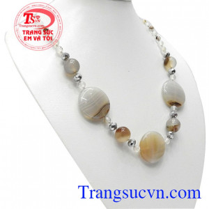 Trang sức làm từ đá mã não giúp mang lại may mắn, sức khỏe, gắn kết tình bạn
