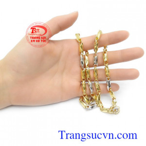 Dây chuyền phù hợp nhiều loại mặt dây chuyền khác nhau tạo nên phong cách riêng cho người đeo