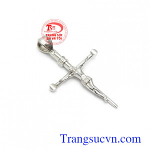 Mặt thánh giá vàng trắng sang trọng phù hợp nhiều loại dây chuyền khác nhau tôn lên sự tinh tế, phong cách và sang trọng cho người đeo