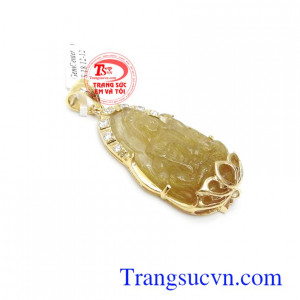 Mặt phật bà thạch anh tóc an lành là biểu tượng của sự bình an, lòng thánh thiện, bác ái, hướng phật, đem tới sự may mắn, an lành cho người đeo