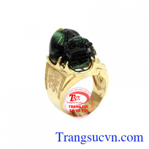 Nhẫn nam tỳ hưu Jadeite là sản phẩm tỳ hưu được chạm khắc tinh tế, sắc nét