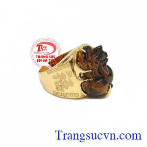 Tỳ hưu là biểu tượng thu hút tiền bạc và giữ lại được vì vậy mà những những người làm ăn, kinh doanh đều thích đeo