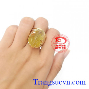 Nhẫn nam tỳ hưu vàng màu tinh tế gắn tỳ hưu đá thiên nhiên, mang lại may mắn, chiêu tài lộc, phú quý.