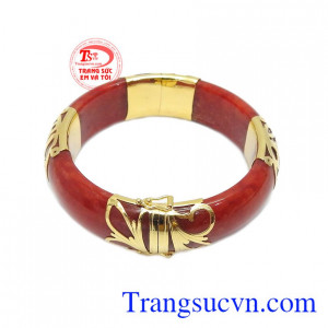 Sản phẩm sang trọng và quý phái, thích hợp làm quà tặng cho mẹ và bà.