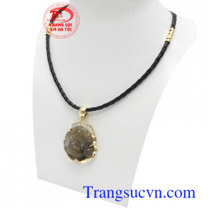 Mặt Dây Di Lặc được nhiều người mang bên người như lá bùa hộ mệnh cho bản thân