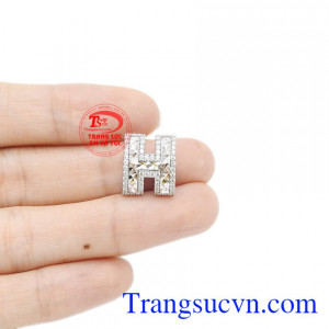 Sản phẩm bảo hành uy tín, giao hàng toàn quốc. Mặt dây chữ H vàng trắng