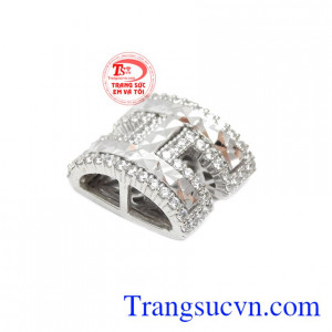 Mặt dây chữ H vàng trắng được nhập khẩu từ Hàn Quốc.