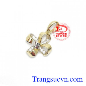 Mặt dây chuyền nữ vàng quý phái dễ kết hợp cùng nhiều kiểu dây chuyền vàng