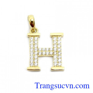 Mặt dây chuyền chứ H đẹp là sản phẩm vàng được nhập khẩu từ Hàn Quốc với thiết kế sang trọng, thời trang