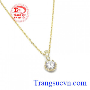 Mặt dây chuyền nữ vàng quý phái dễ kết hợp cùng nhiều kiểu dây chuyền vàng