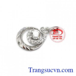 Mặt dây chuyền vàng trắng đẹp được các bạn nữ ưa thích, phù hợp để tặng sinh nhật và các dịp lễ